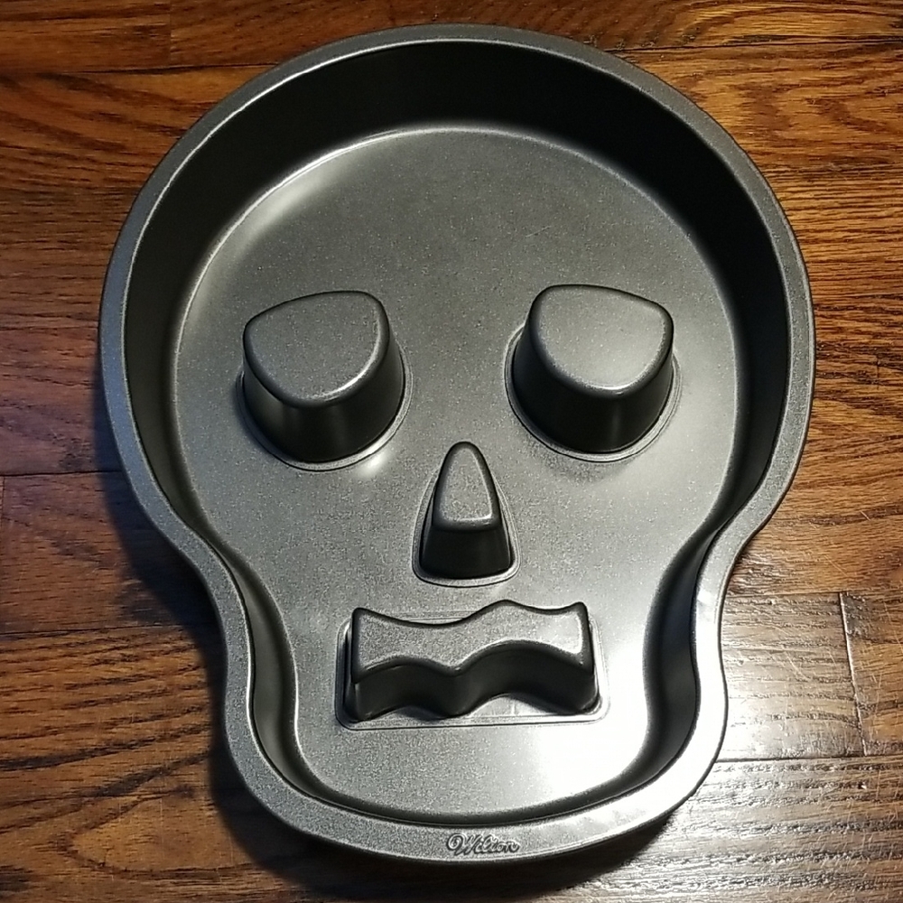 Wilton Skull Shaped Baking Pan - Picture 1 of 6
